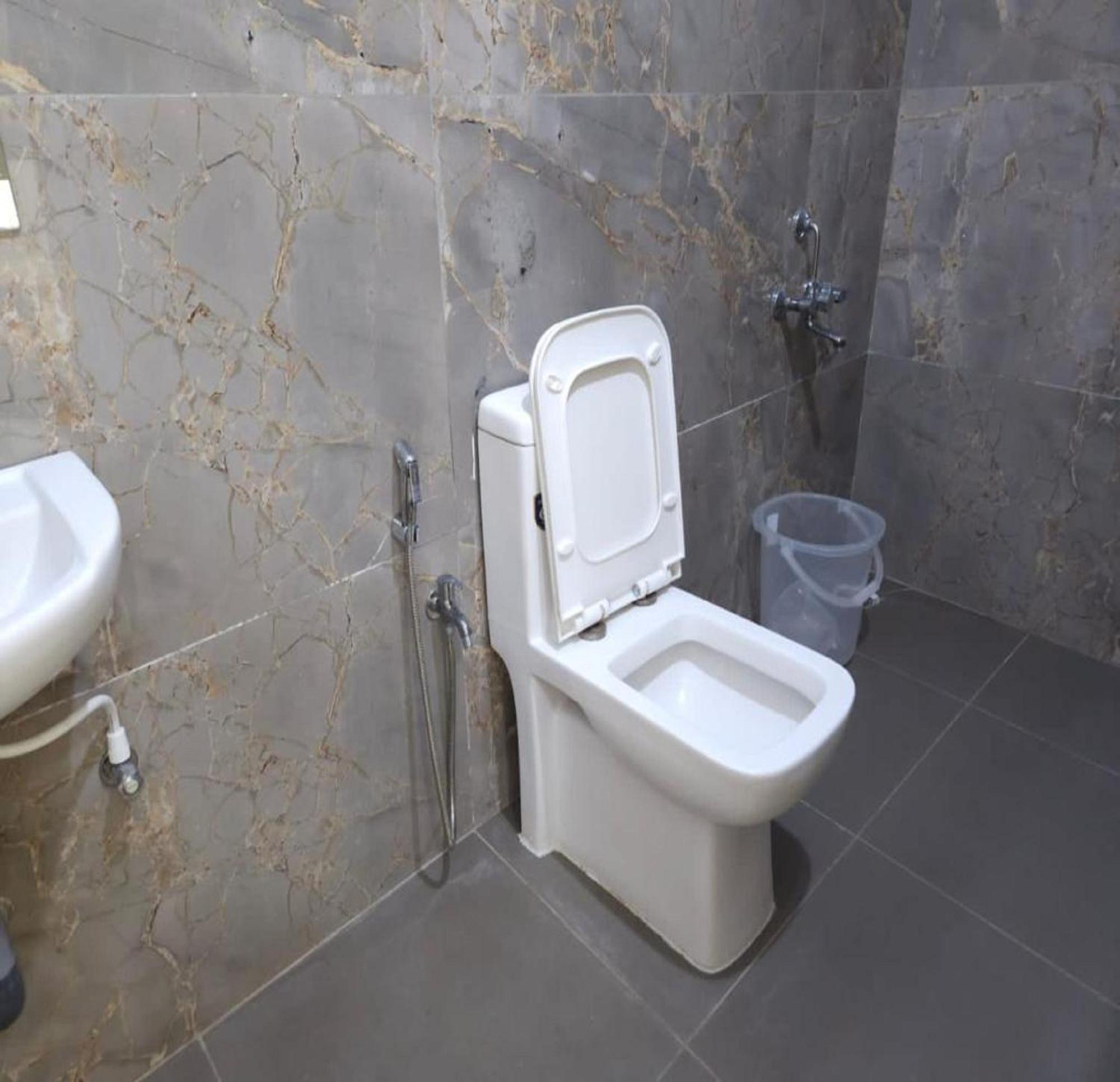 Thulasi Avenue Inn Pollāchi Εξωτερικό φωτογραφία
