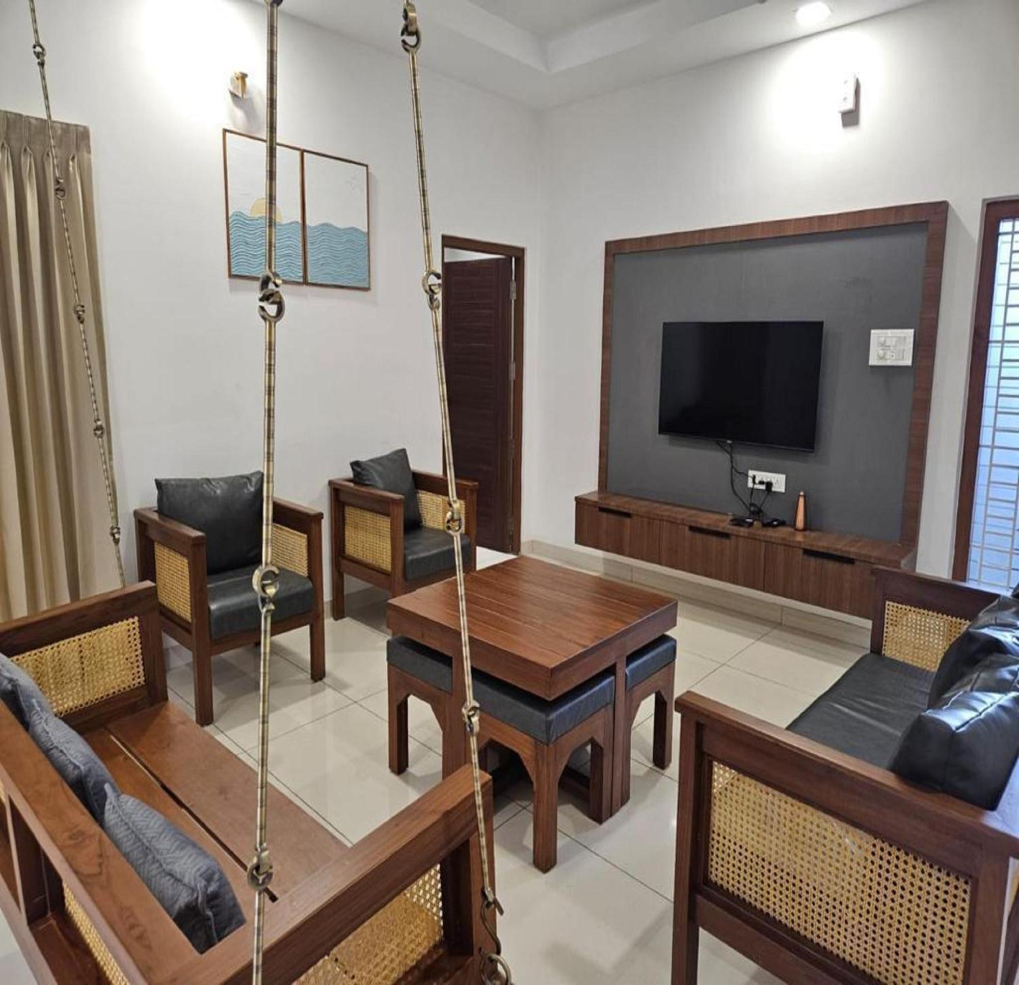 Thulasi Avenue Inn Pollāchi Εξωτερικό φωτογραφία